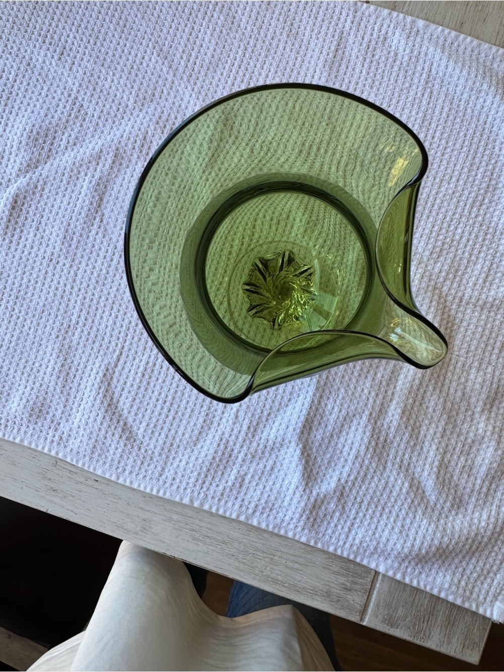 Green Glass Pitcher and Coupe Glasses Set - Elegant Olive Green Drinkware - Picture 4 of 6